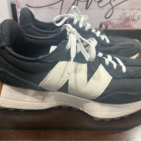 New Balance 327 Black and White Athletic Shoes - Picture 11 of 11